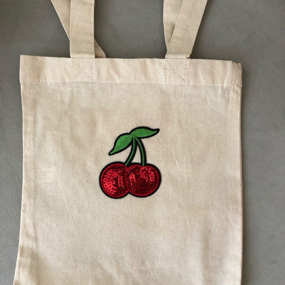 Totes - Picture 3 of 6